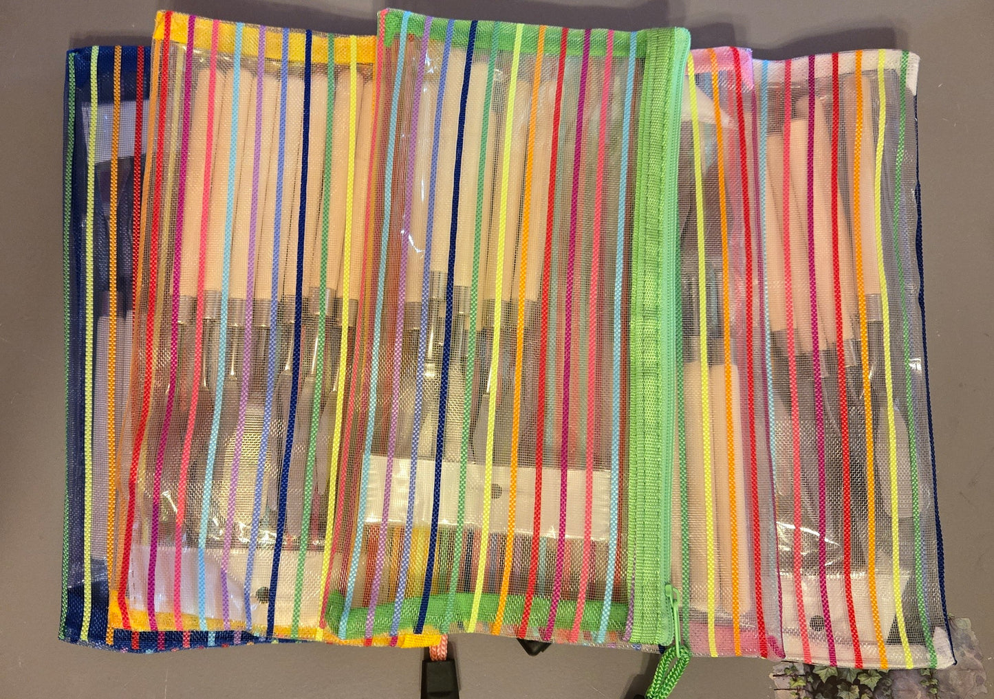7 pc palette knife set and rainbow storage bag.
