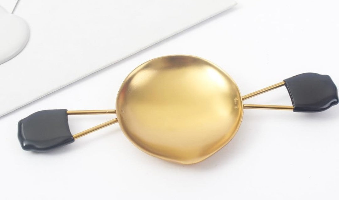 Wide spoon
